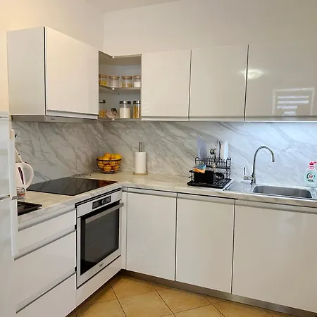 V Balkónom Do Vnútrobloku Apartamento Banská Bystrica