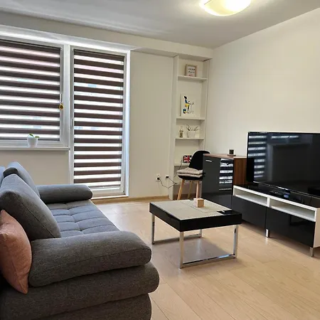 Apartamento V Balkónom Do Vnútrobloku *