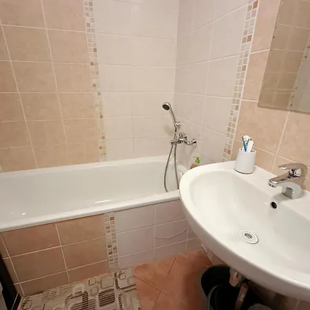 Apartamento V Balkónom Do Vnútrobloku